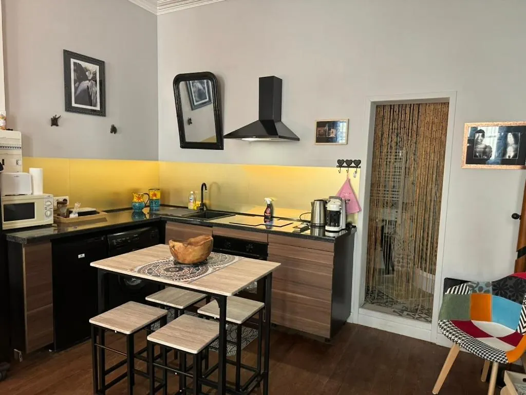 Apartment Arles Centre Historique Studio Climatise 1 A 2 Personnes France